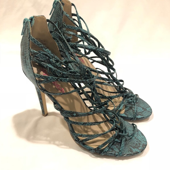 Heels - Picture 4 of 4